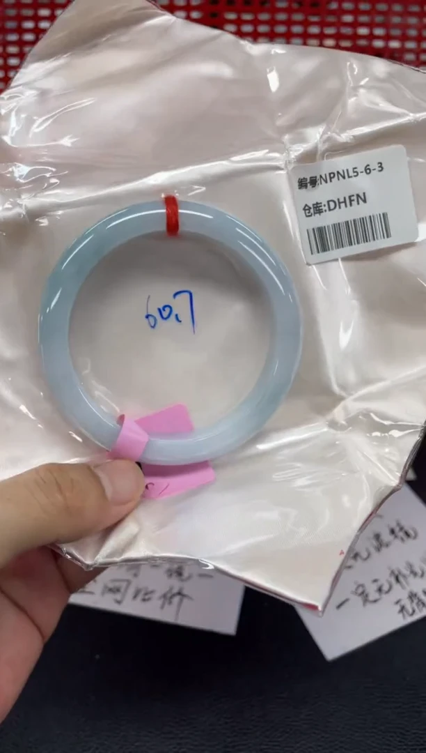 翡翠手镯未镶嵌翡翠手镯