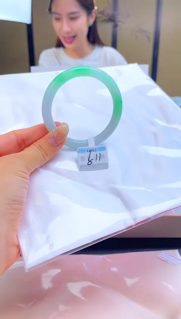 未镶嵌手镯翡翠退货标签需完好-119