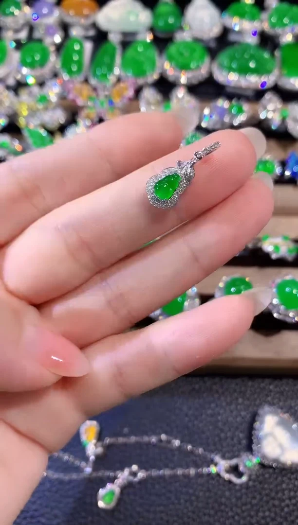 吊坠(不含链)18K金镶嵌翡翠C21