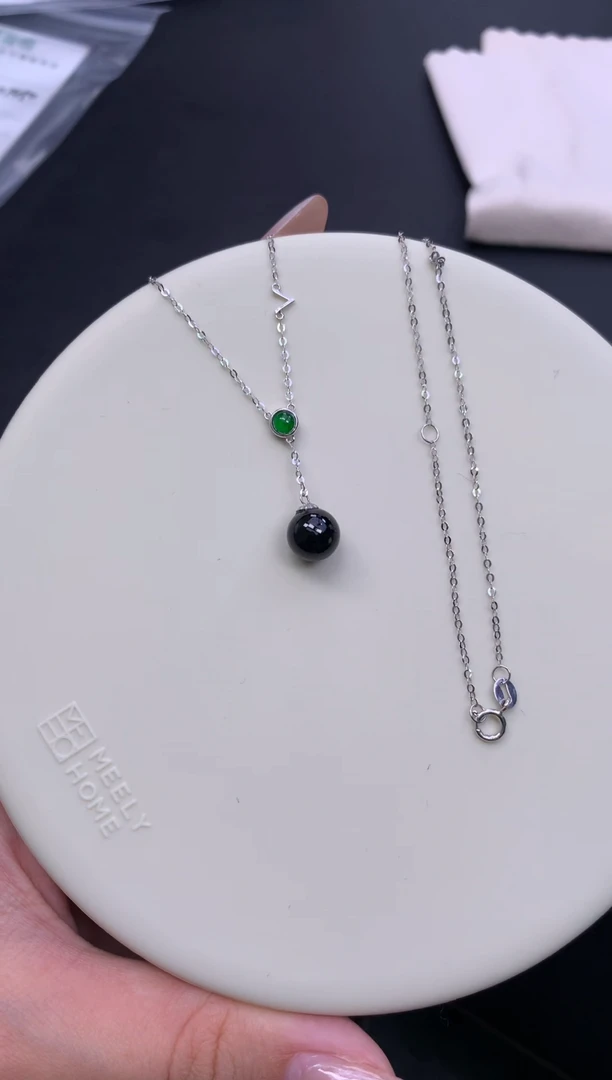 颈饰18K金镶嵌翡翠48小时鉴赏期 退货不扣服务费