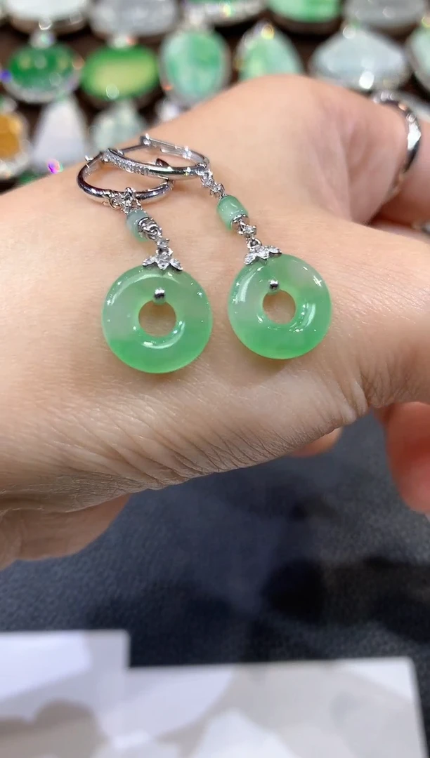 18K金镶嵌翡翠耳饰d9