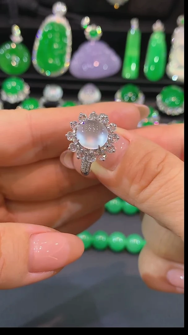 18K金镶嵌戒指翡翠戒指