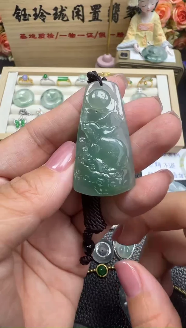翡翠未镶嵌颈饰是**呀天然缅甸翡翠A货