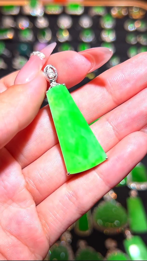 未镶嵌戒指翡翠吊坠