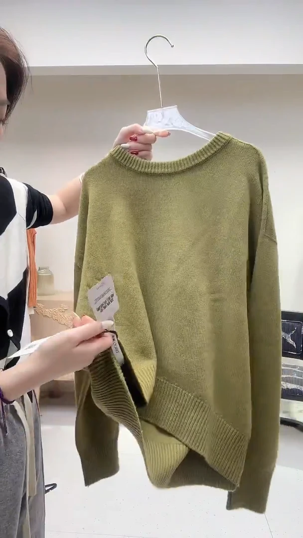 牛油果绿色圆领休闲羊毛衫