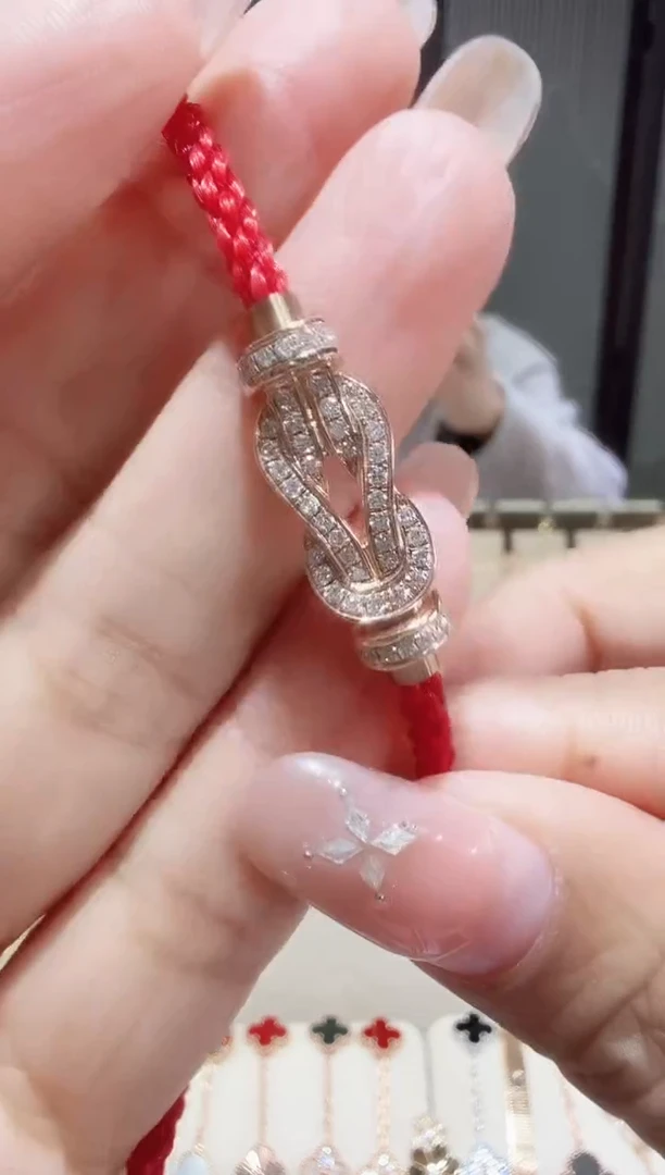 18K金镶嵌手链钻石手链