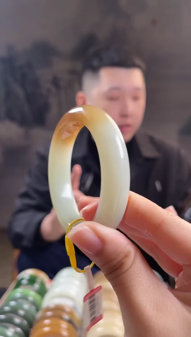 未镶嵌手镯和田玉54+圈口8993且末飘糖