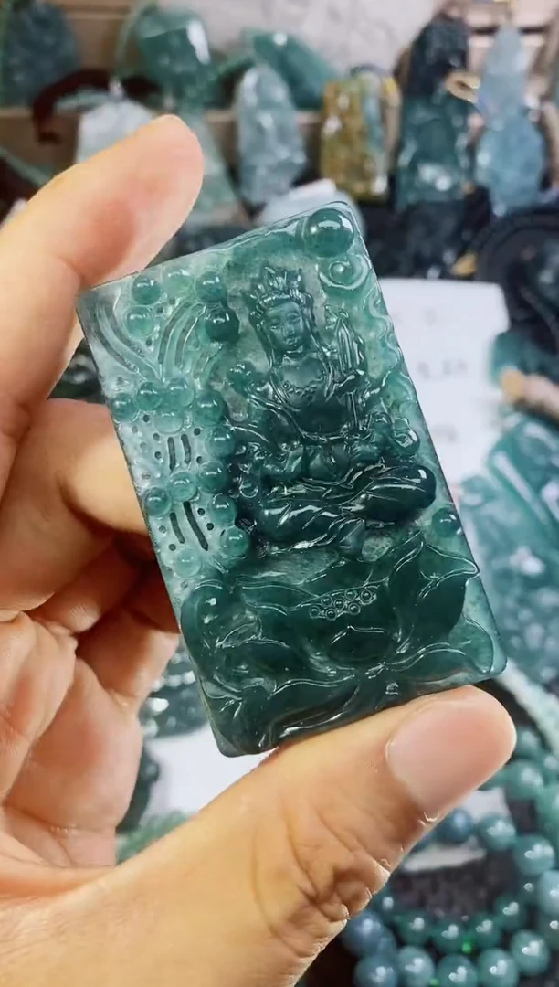 翡翠未镶嵌颈饰
