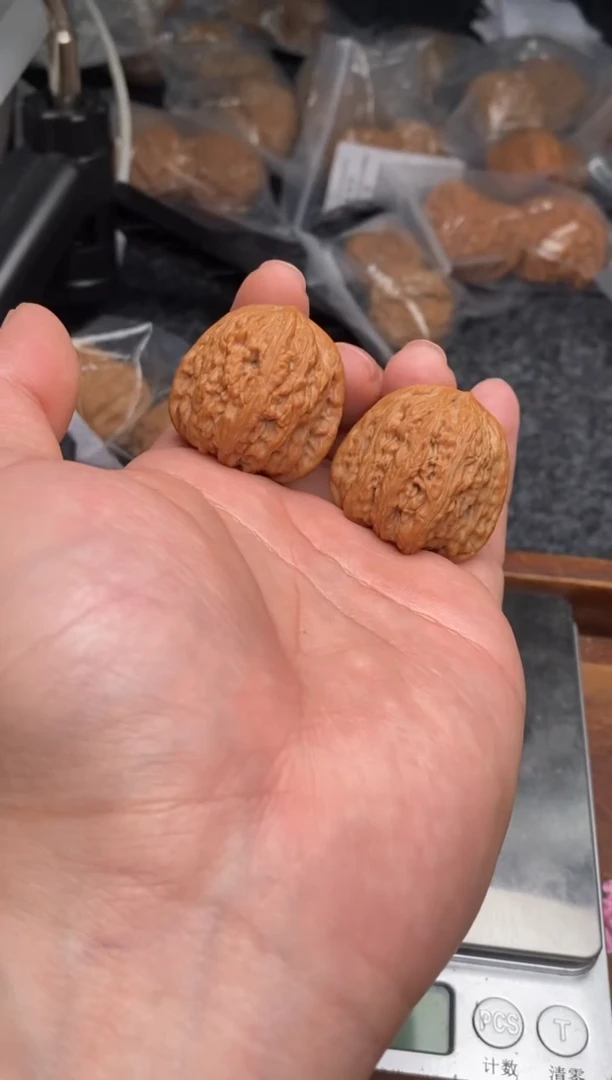 【闪购商品】文玩核桃吊坠G153号32尺密纹