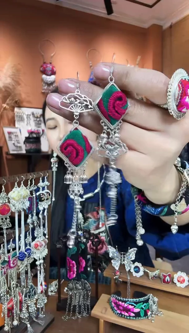 【闪购商品】刺绣纯手工民族风耳环