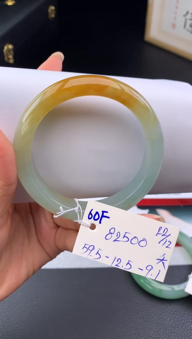 未镶嵌手镯翡翠假一赔三   手镯