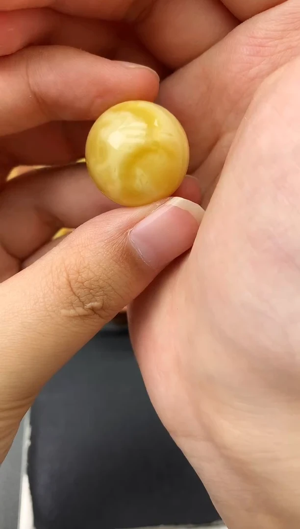 未镶嵌琥珀珠宝奇石99