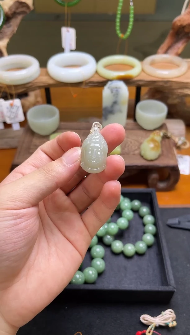 和田玉未镶嵌吊坠(不含链)且末青白 观音 多样性发一