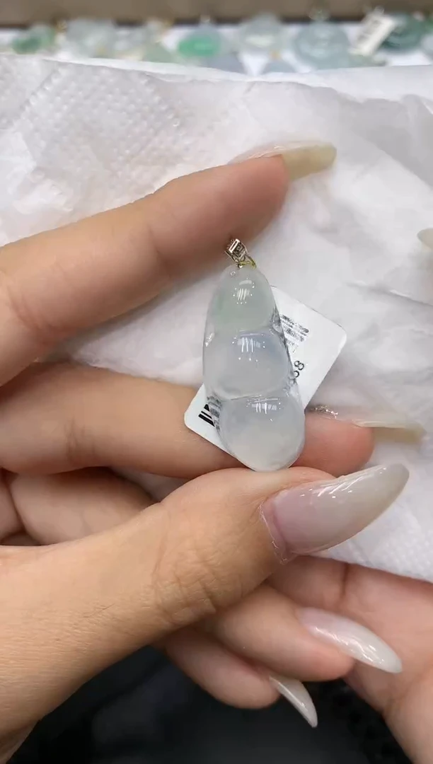 颈饰18K金镶嵌翡翠111111111111