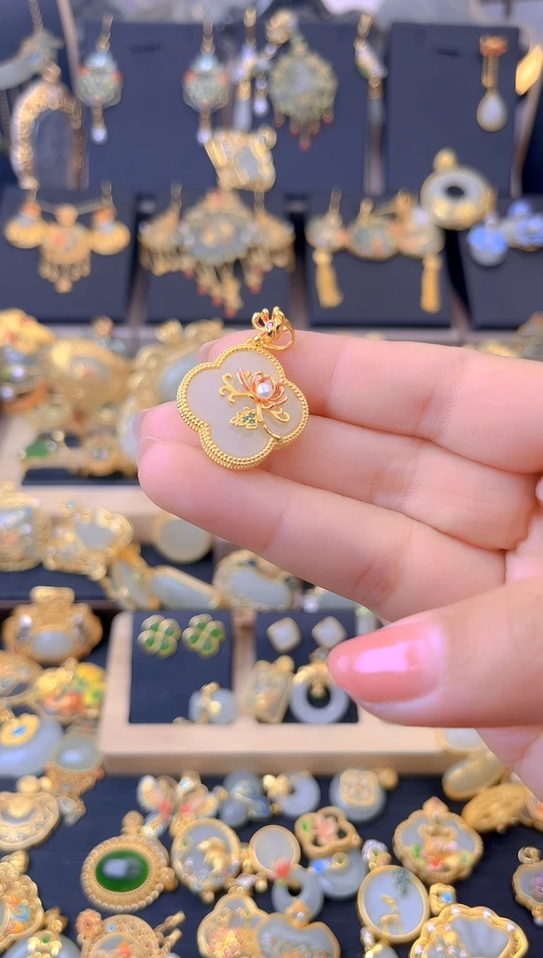 【闪购商品】和田玉吊坠银S925镀金镶嵌彼岸花四叶草吊坠