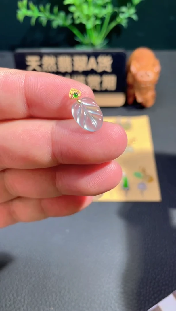 颈饰18K金镶嵌翡翠翡翠