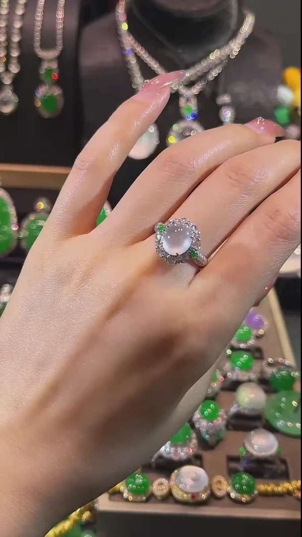 翡翠戒指18K金镶嵌戒指