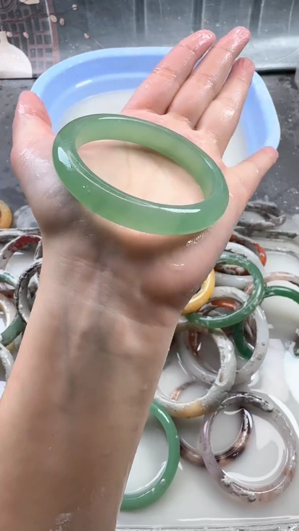 【闪购商品】石英质玉手镯未镶嵌92