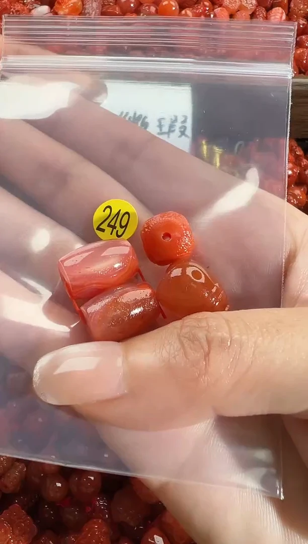 颈饰未镶嵌南红玛瑙1