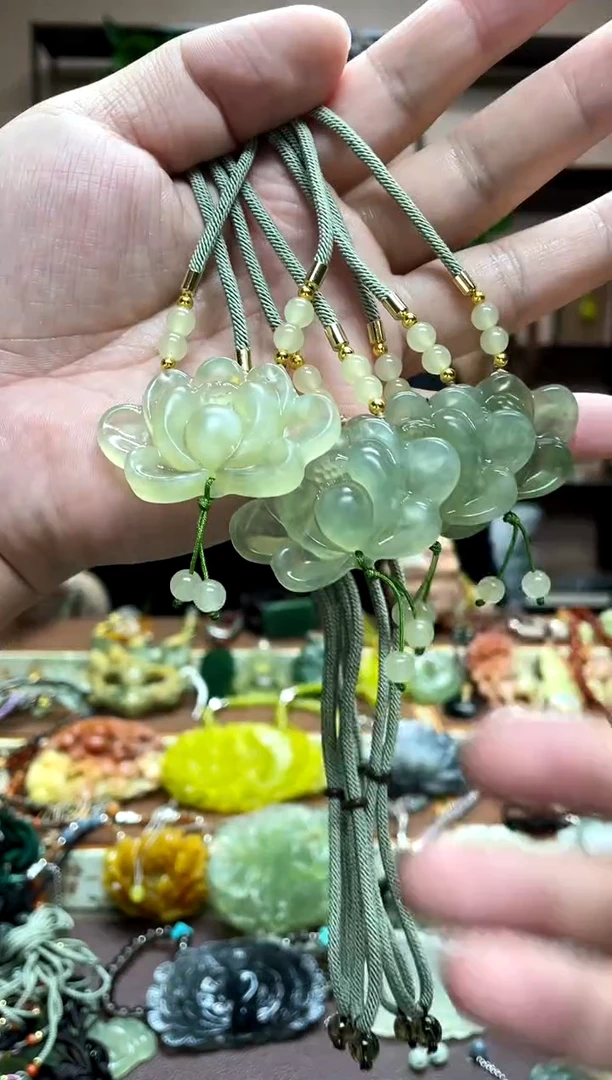 未镶嵌岫玉吊坠多样性发货发其中之一