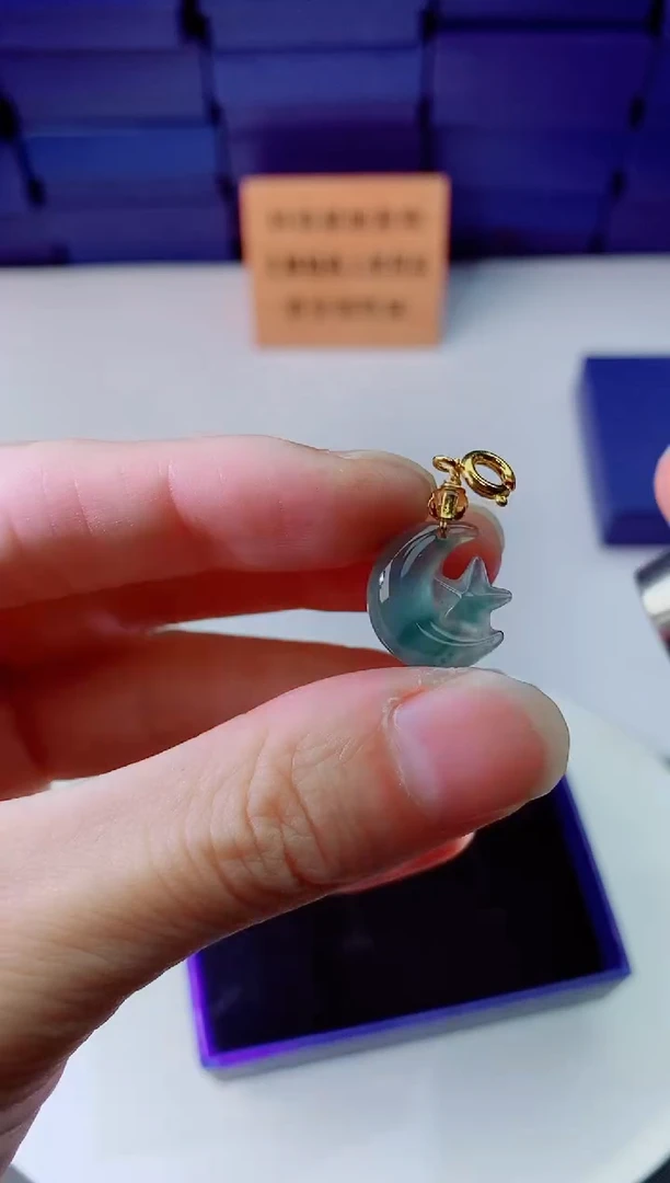 翡翠未镶嵌颈饰1