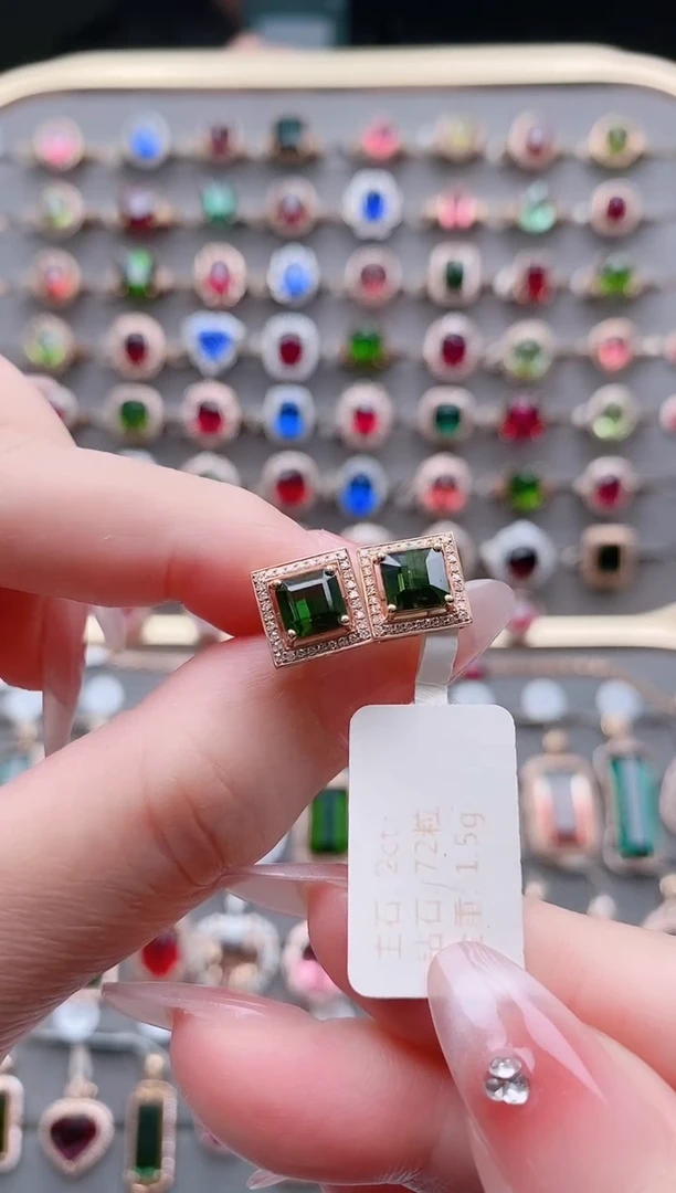 18K金镶嵌耳钉碧玺2克拉