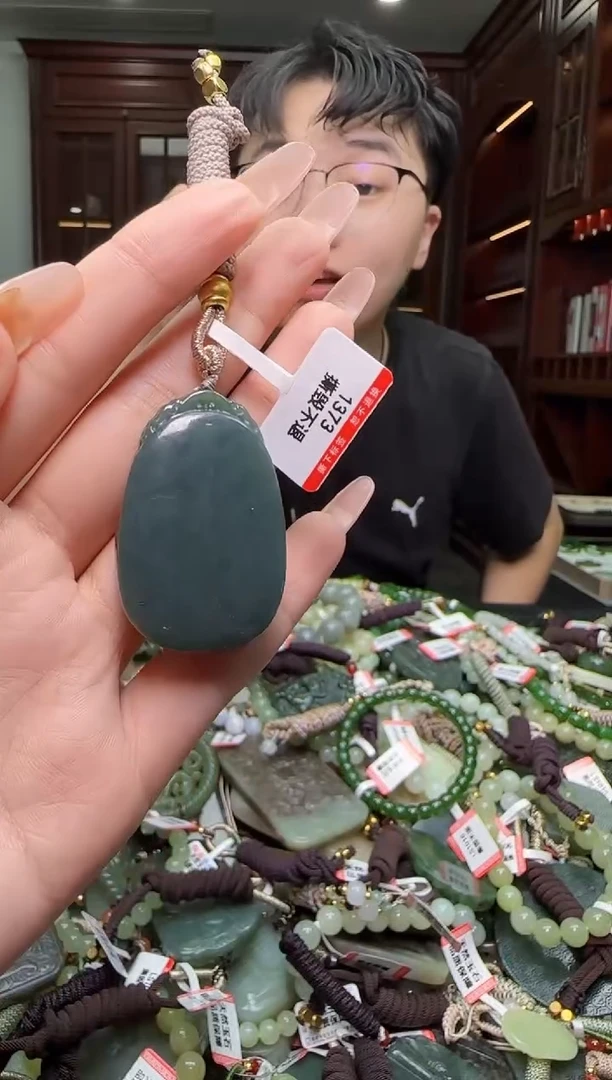 颈饰未镶嵌和田玉多样性发一