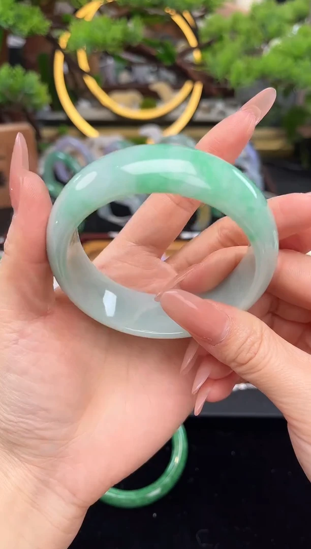 未镶嵌手镯翡翠手镯