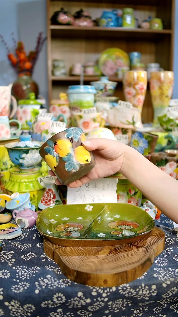 设计师款手绘釉下五彩陶瓷