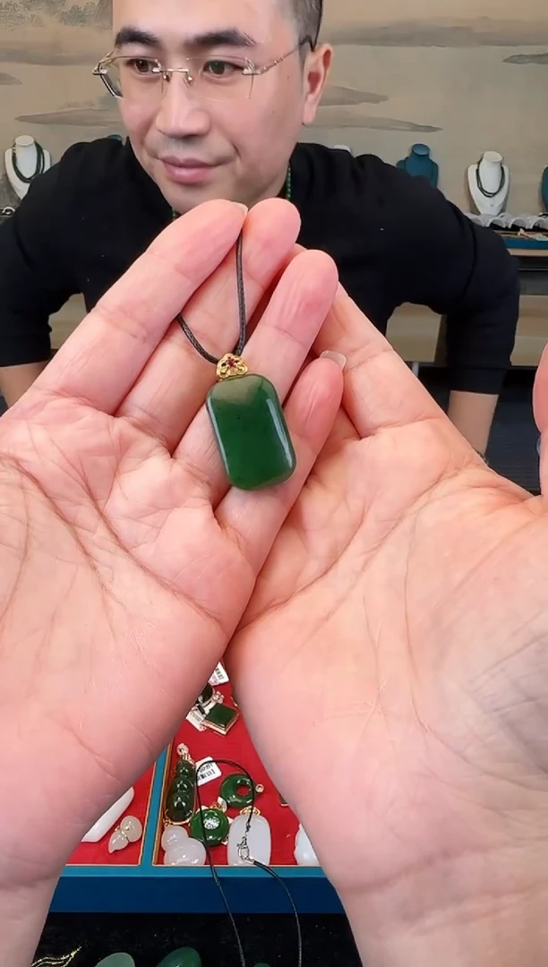 颈饰未镶嵌和田玉无事牌