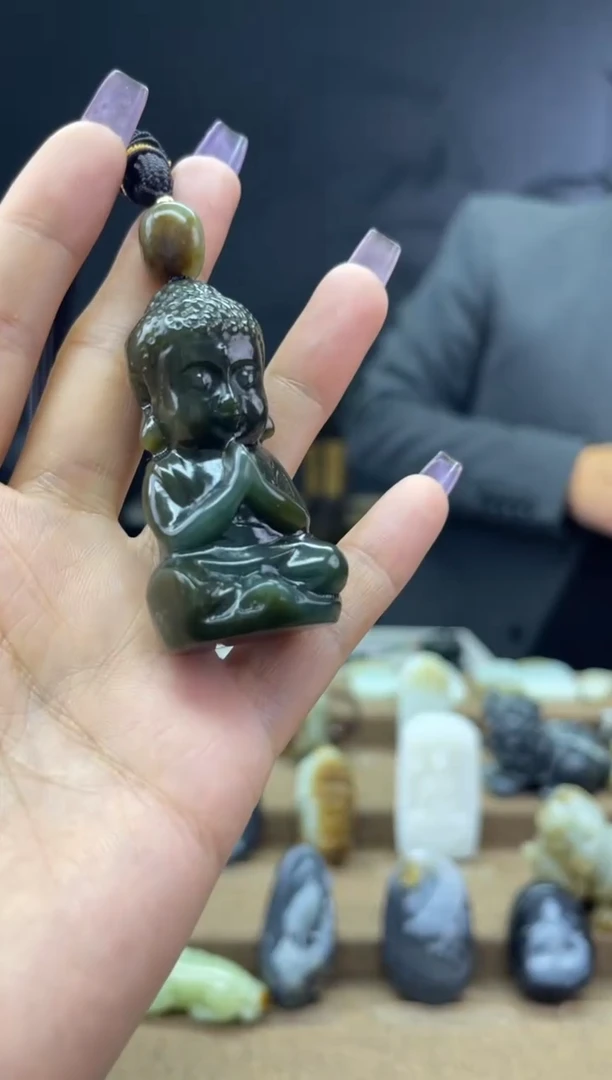 颈饰未镶嵌和田玉1