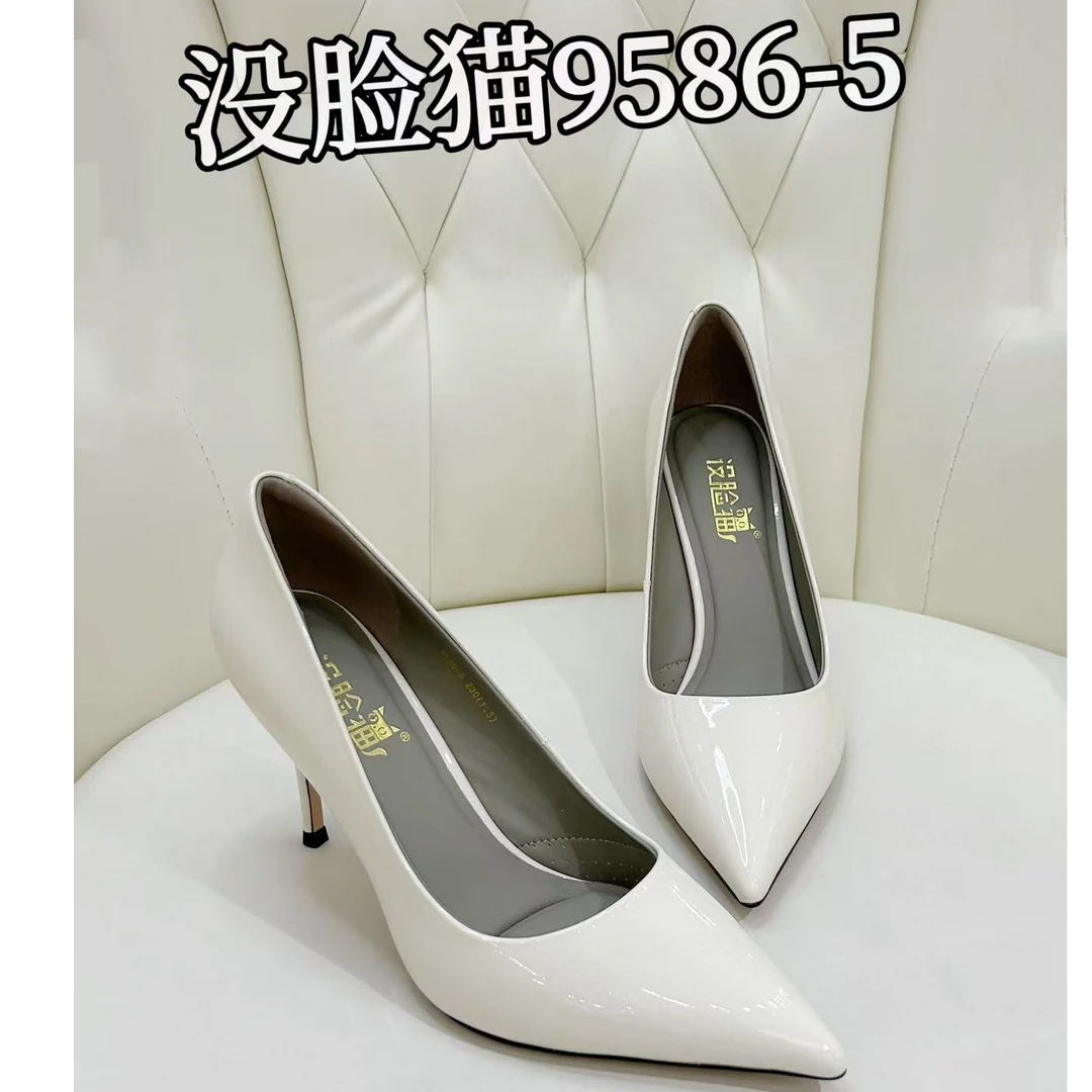 没脸猫2025尖头细跟女士百搭浅口气质漆皮简约高跟鞋9586-5