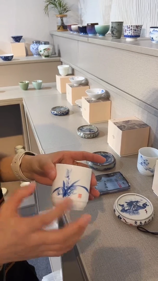 景德镇高温瓷兰花容天