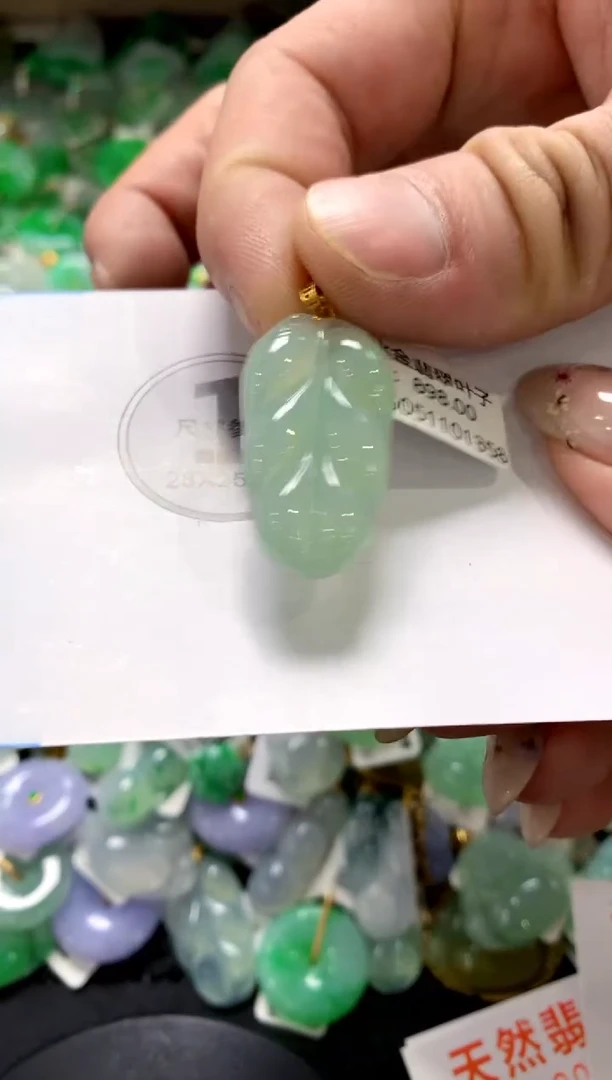 翡翠18K金镶嵌颈饰1111111111111111