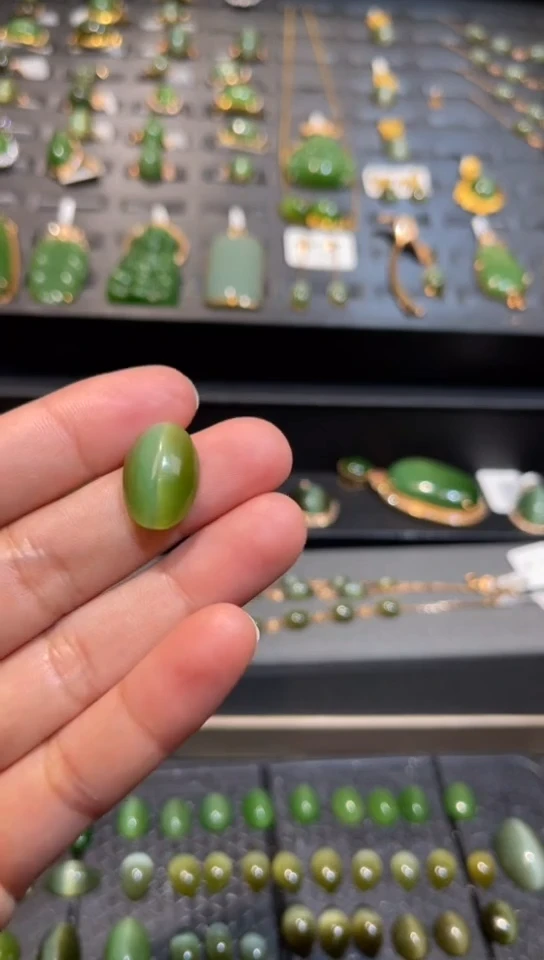 【闪购商品】和田玉碧玉苹果绿猫眼裸石未镶嵌多样性发一