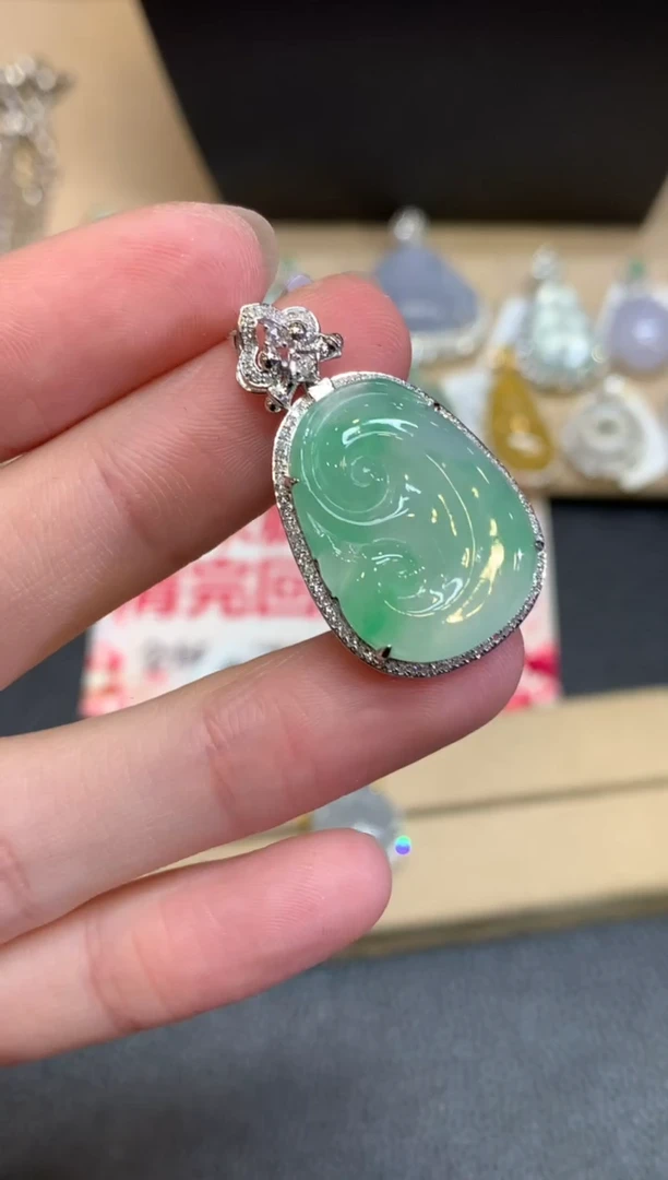 【闪购商品】翡翠颈饰18K金镶嵌如意【无服务费】