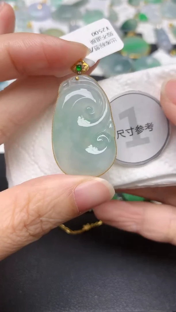 颈饰18K金镶嵌翡翠天然缅甸A货翡翠