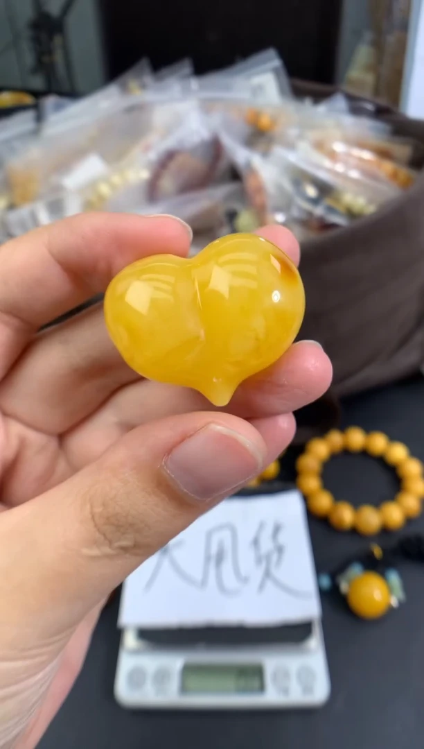 蜜蜡未镶嵌珠宝奇石1