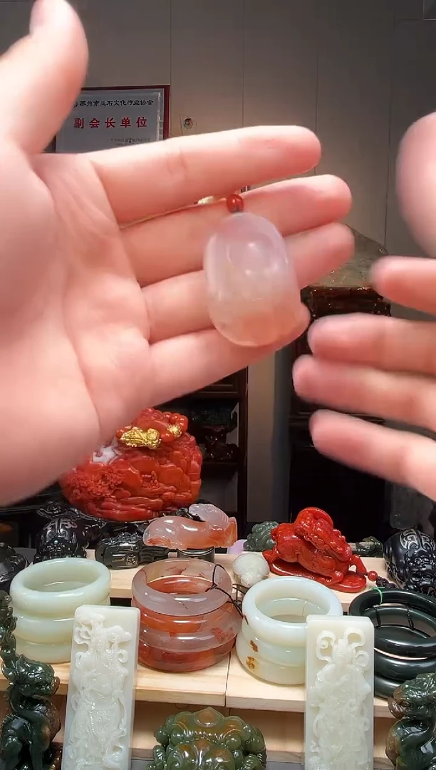 颈饰未镶嵌南红玛瑙吊坠