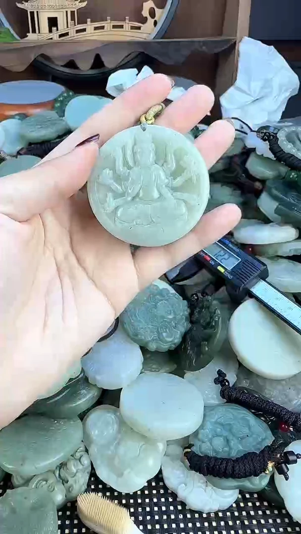 颈饰未镶嵌和田玉1