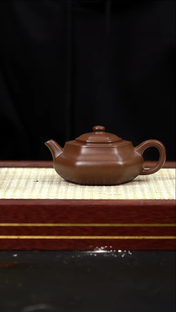 茶壶紫砂    六方桑盘     革紫泥    170cc    全手工