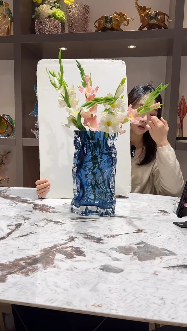 设计师款蓝色花瓶