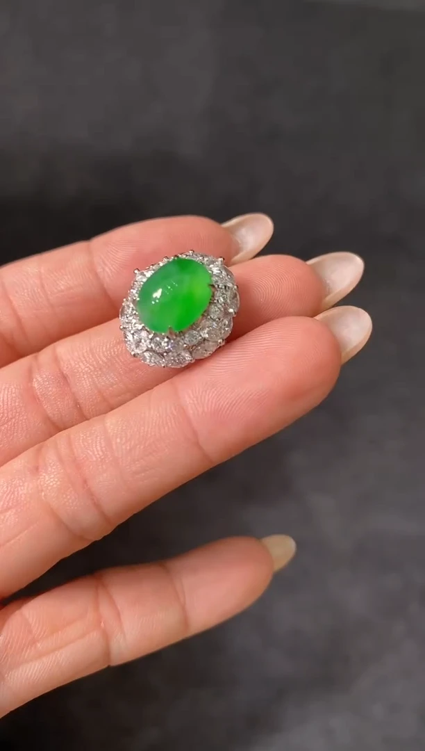 18K金镶嵌戒指翡翠戒指