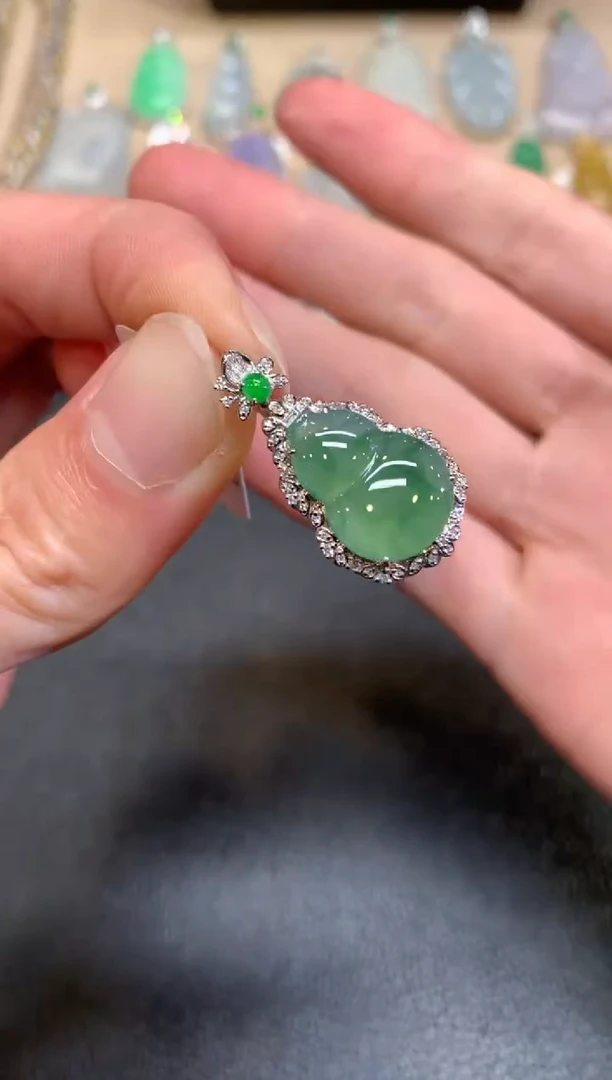 【闪购商品】翡翠颈饰18K金镶嵌葫芦【无服务费】