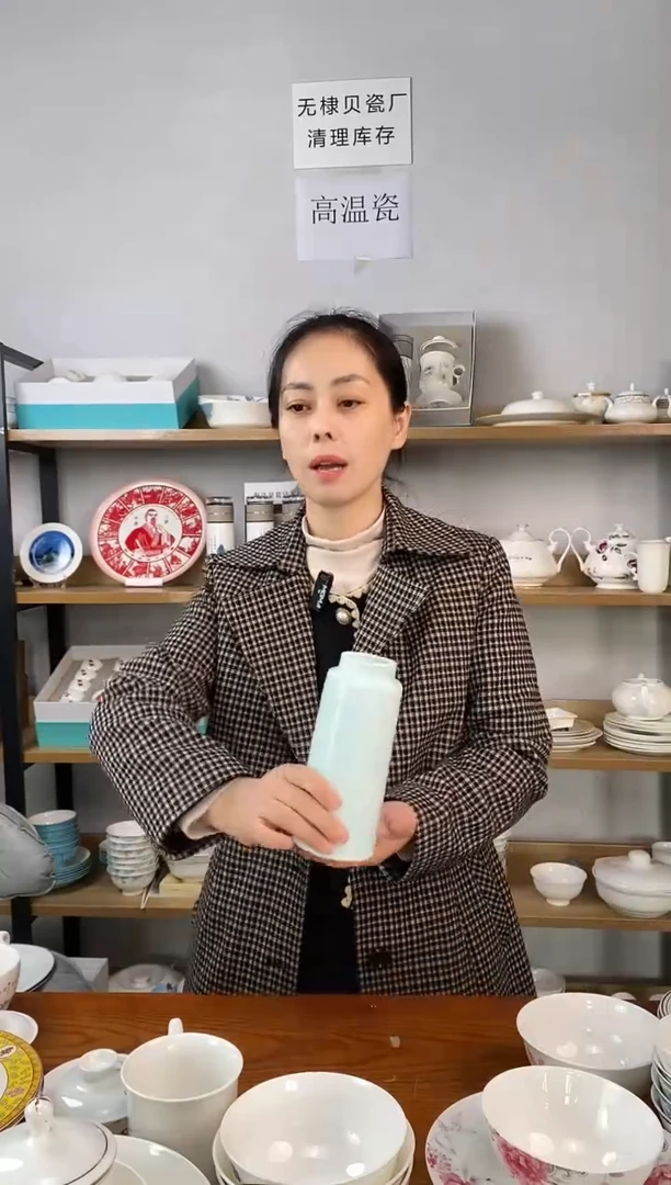 微瑕设计样品小花瓶青色（浮雕）一个
