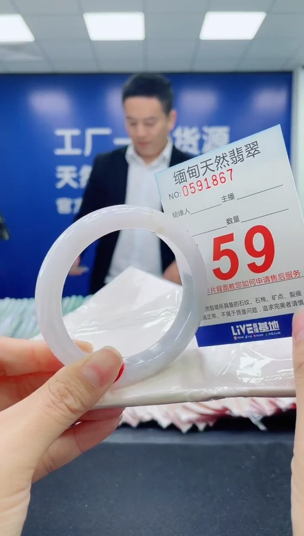 未镶嵌手镯翡翠天然翡翠手镯