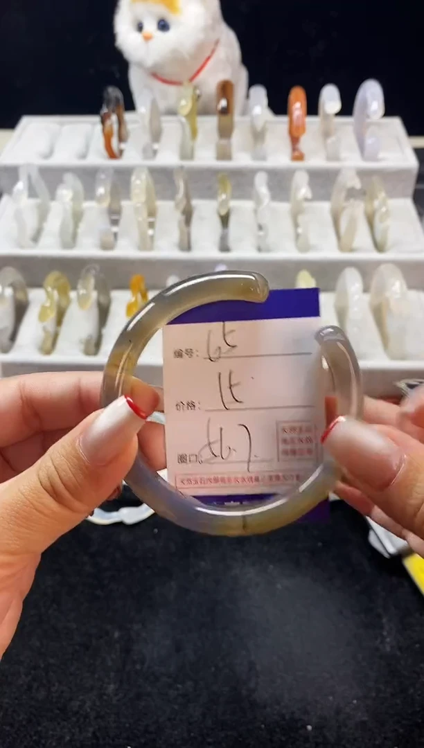 玛瑙/玉髓手镯未镶嵌65