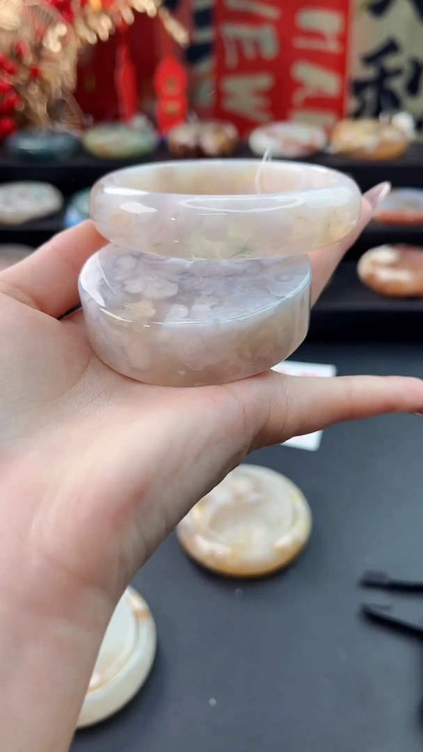 【闪购商品】石英质玉手镯未镶嵌赠送镯心（62圈口）