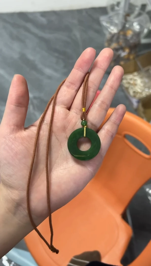 项链未镶嵌和田玉和田玉绿圆扣吊坠[多样发其一]
