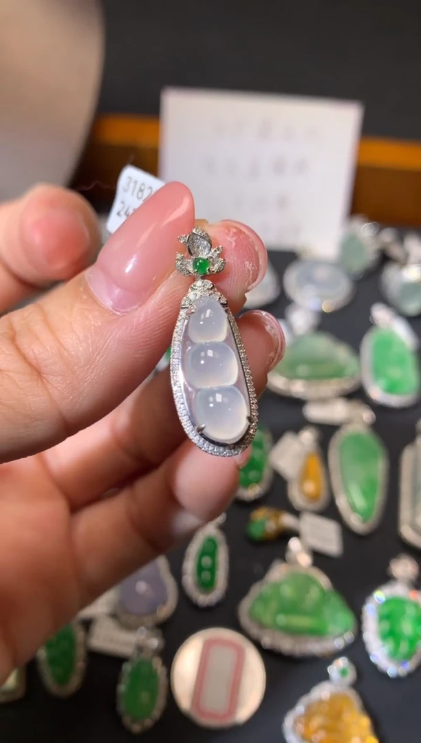 翡翠18K金镶嵌吊坠(不含链)吊坠